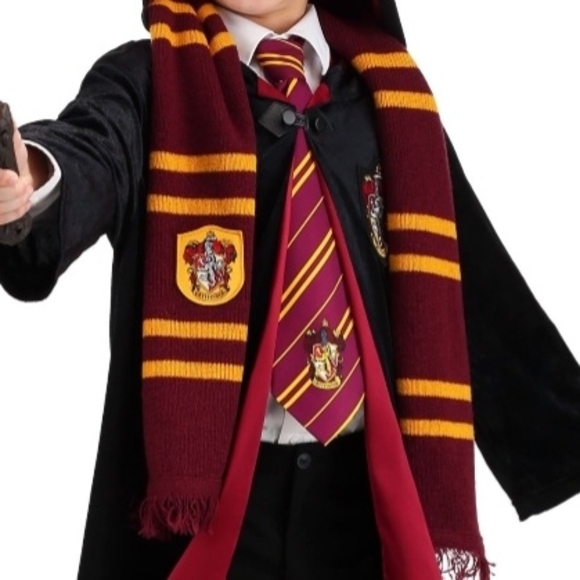 New $20 Harry Potter Gryffindor Stripe Knit Fall/Winter Dress-Up Scarf w/ patch - Picture 1 of 6